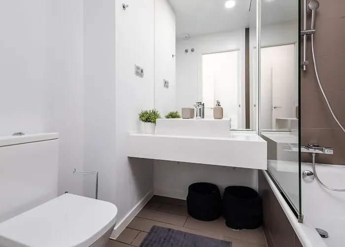 Stylish 3 Bedroom Le Mirage Close To Rdr317 エステポナ